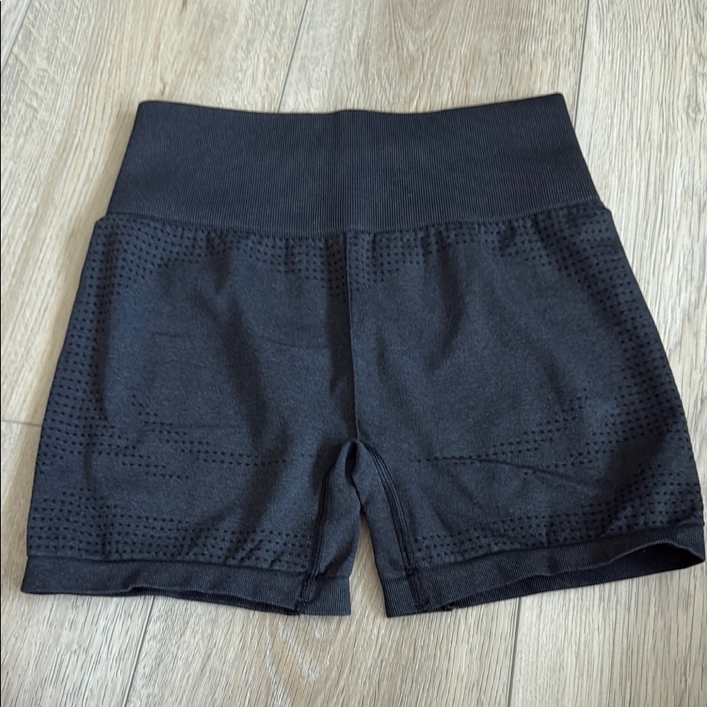 Gymshark Black Seamless Athletic Shorts - Picture 3 of 3